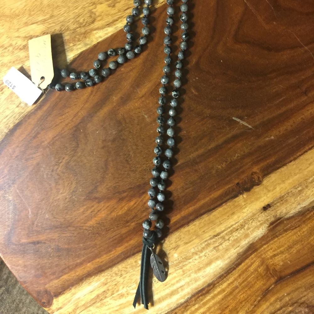 Necklace Chan Luu
